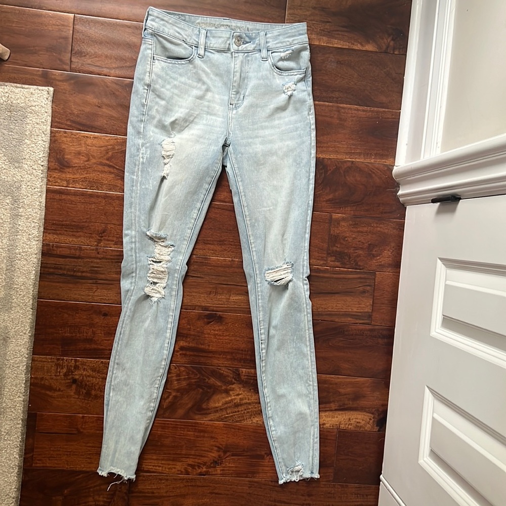 American Eagle Light Wash Skinny Jeans